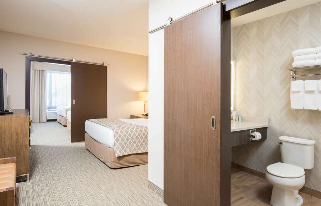 Pomeroy Hotel Fort Mcmurray Room photo